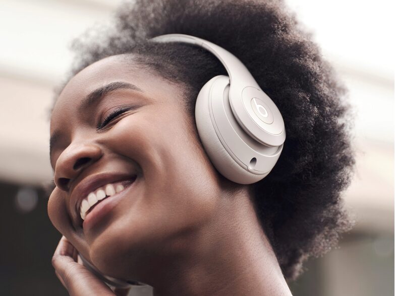 Beats Studio Pro, Wireless Over-Ear-Headset, Bluetooth, sandstein