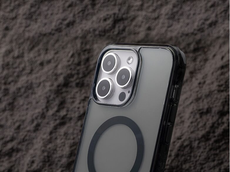 LAUT Crystal Matter X, Schutzhülle für iPhone 15 Pro Max, MagSafe, schwarz