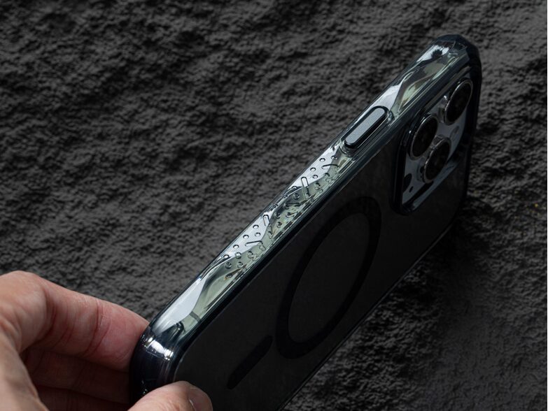 LAUT CRYSTAL MATTER X, Schutzhülle für iPhone 15 Pro, MagSafe, schwarz