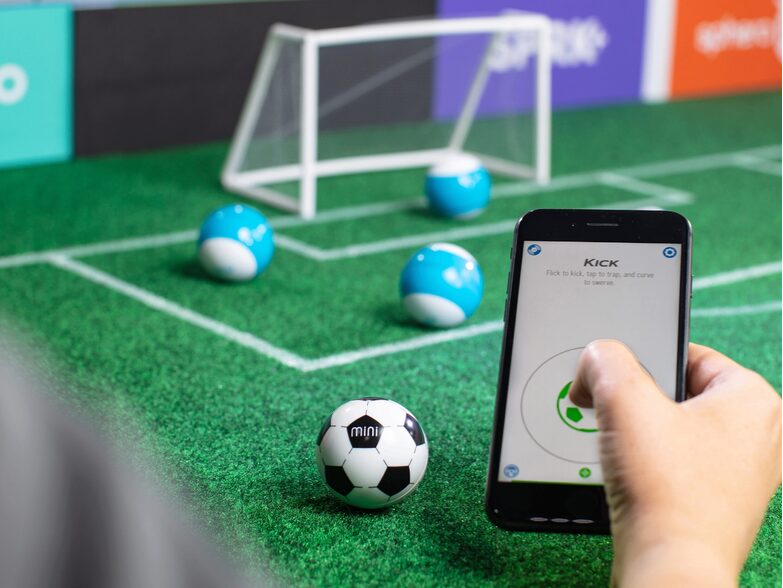 Sphero Mini Soccer, appgesteuerter Ball im Fußballdesign, Bluetooth