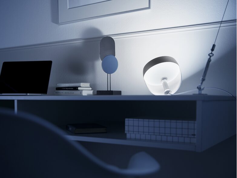 Philips Hue Iris, White & Color Ambiance LED-Tischleuchte, Bluetooth, silber