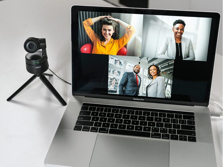 OBSBOT Tiny Webcam, Full HD mit 1.080p, 2 x Zoom, AI-Tracking, Gestensteuerung