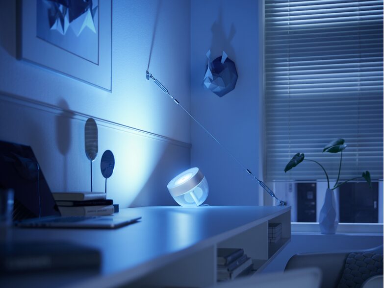 Philips Hue Iris, White & Color Ambiance LED-Tischleuchte, Bluetooth, silber