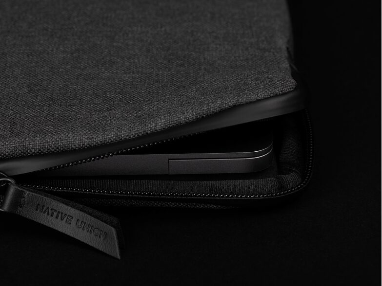 Native Union Stow Lite Sleeve, Schutzhülle für MacBook Pro 15"/16", schwarz