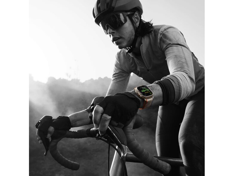 Apple Watch Ultra 2, Cellular, 49 mm, Titangehäuse, Trail Loop grün/grau, S/M